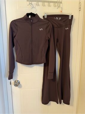 Tempo flare legging and cropped zip up jacket  set